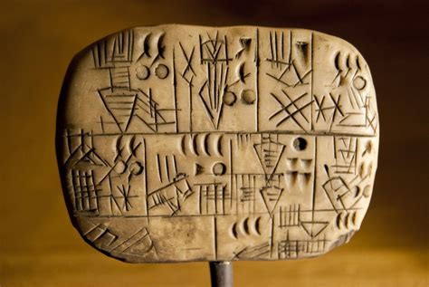 como era a escrita cuneiforme inventada pelos sumérios